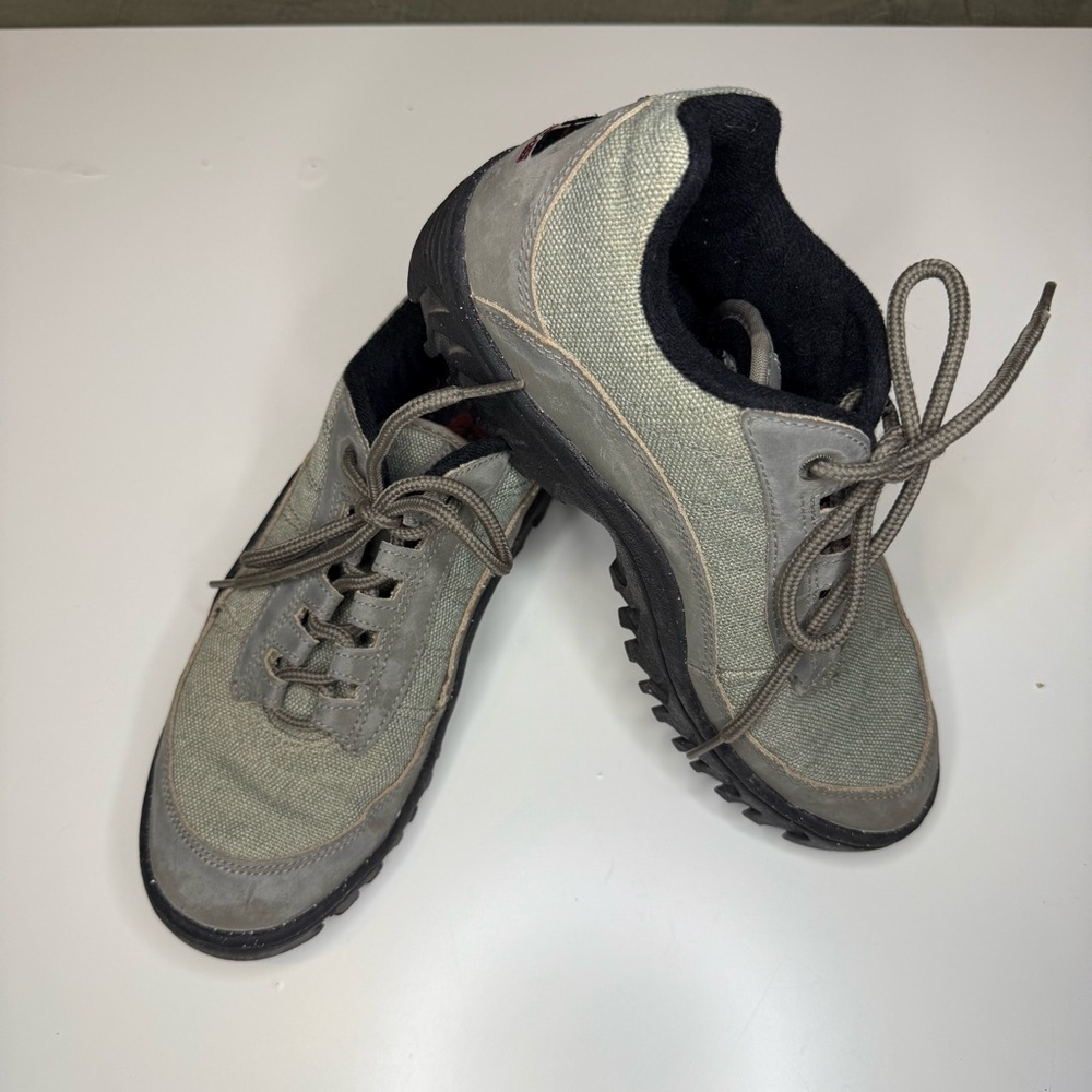 Nike ACG Gray VTG Hiking Boots Womens Size 8.5 GUC, see photos for discoloration